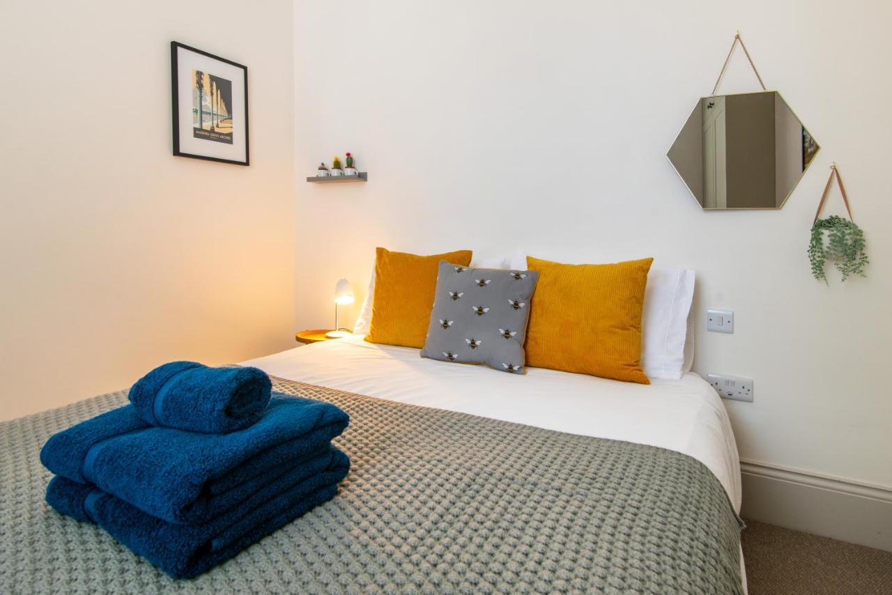 Beautiful, Central, 3 Min Walk From Beach, 2 King Doubles Brighton Exterior photo